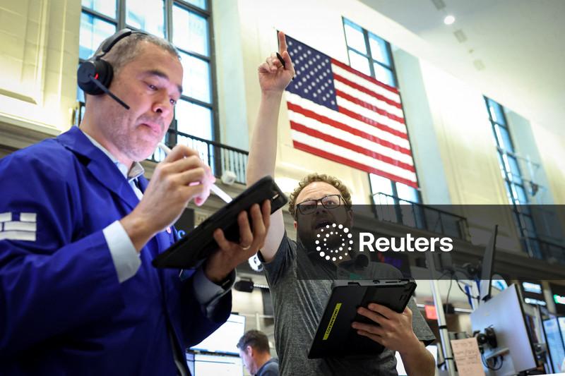 Wall Street fecha em baixa com aumento das tensões no Oriente Médio