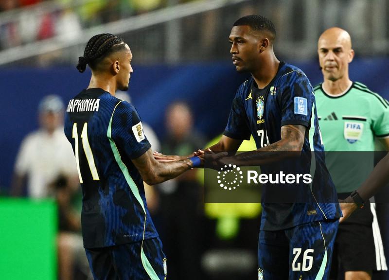 Rayan substitui Raphinha no time titular do Brasil para enfrentar a Escócia