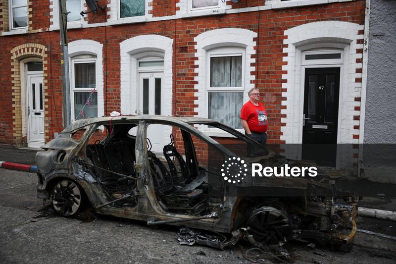 Irlanda do Norte tem violência contra imigrantes após ataque com faca