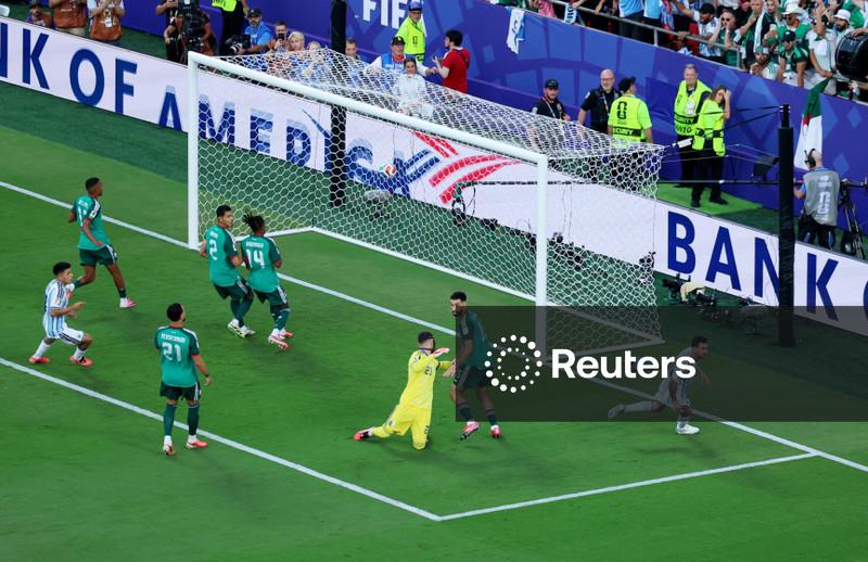 Argélia apresenta reclamação à Fifa sobre arbitragem na derrota para Argentina