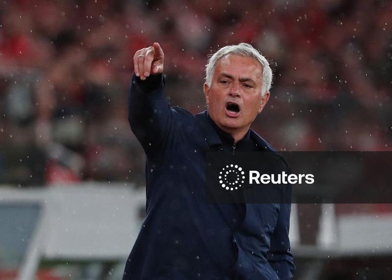 Benfica afirma que Real Madrid pretende contratar José Mourinho e anuncia Marco Silva como novo técnico