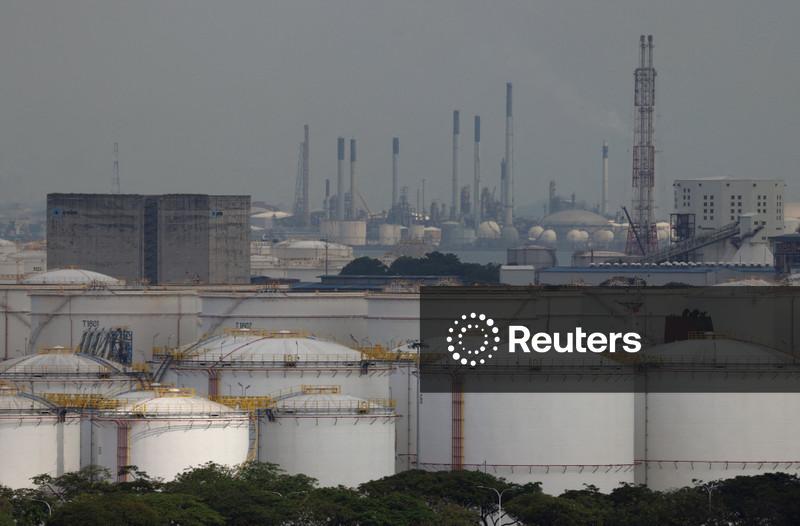 Petróleo cai mais de 3% com alívio nas preocupações sobre oferta no Estreito de Ormuz
