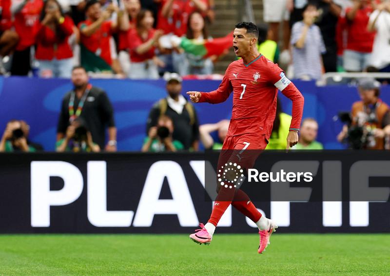 Cristiano Ronaldo se torna primeiro jogador a marcar em seis edições da Copa do Mundo