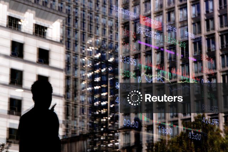 Ações da China encerram semana em queda com onda de vendas no setor de IA