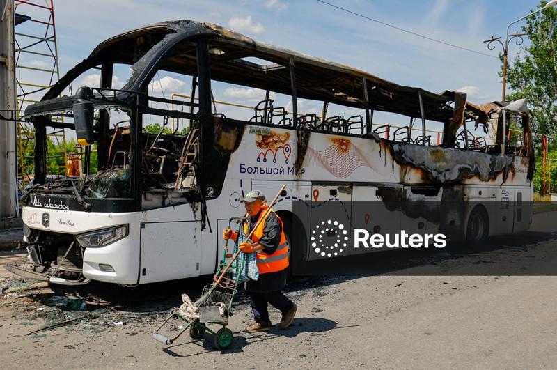 Rússia acusa Ucrânia de matar 8 civis em ataque de drone a ônibus de passageiros