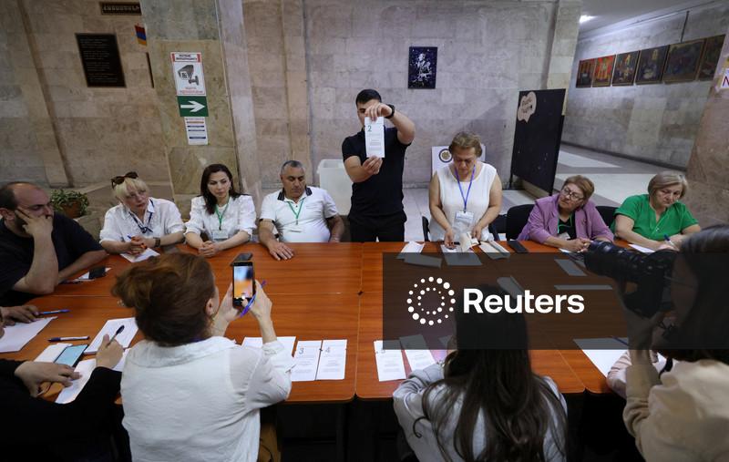 Pashinyan vence eleição na Armênia, observadores alegam interferência russa