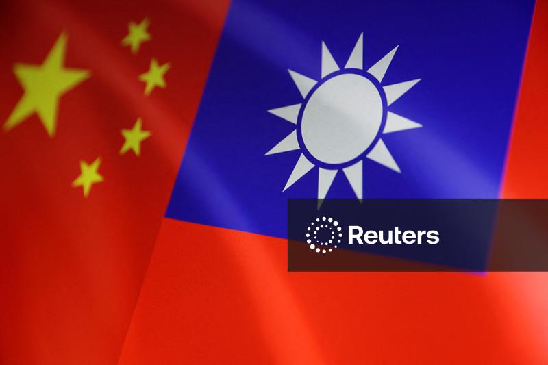 Porta-aviões mais avançado da China atravessa Estreito de Taiwan, diz Taipé