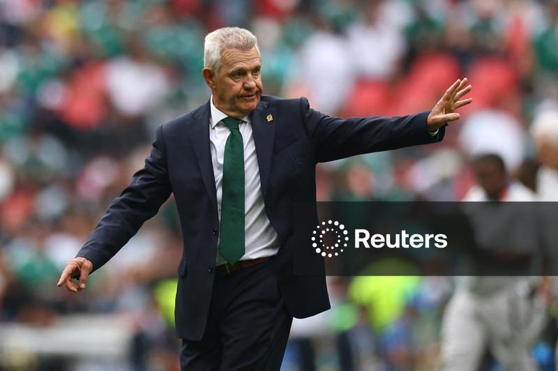 Aguirre está orgulhoso por México ter superado o nervosismo para vencer abertura da Copa