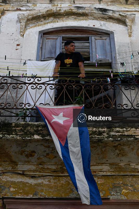 Cuba vai suspender transações com Visa e Mastercard em meio a sanções dos EUA
