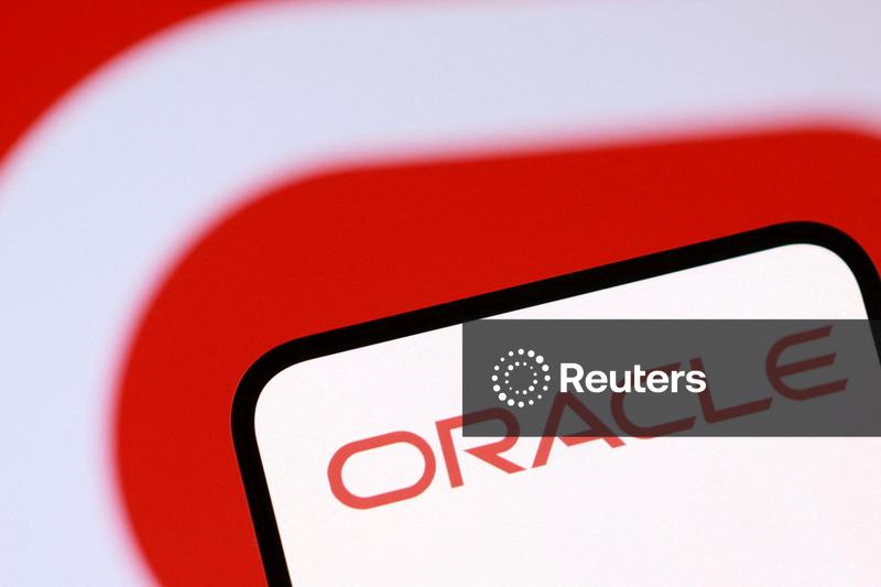 Ações da Oracle caem com altos gastos com IA e planos de endividamento assustando investidores