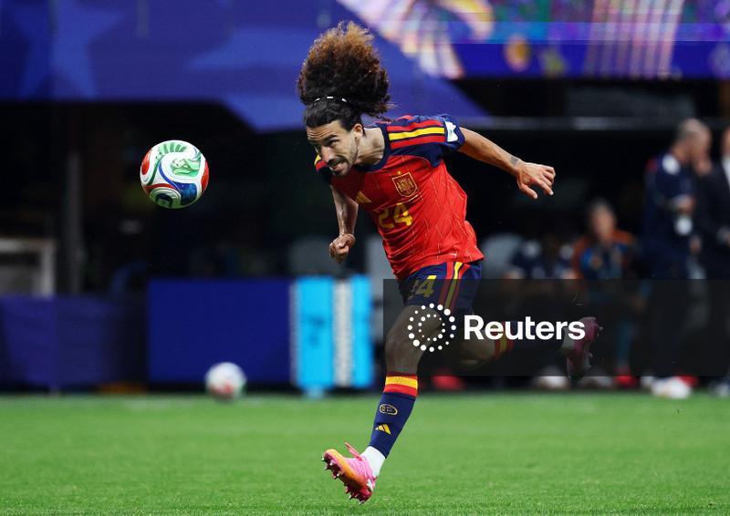 Real Madrid contrata lateral da Espanha, o primeiro reforço do retorno de Mourinho
