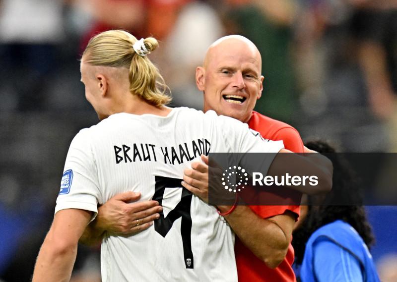 Solbakken precisou lidar com os nervos enquanto Haaland levava a Noruega às oitavas de final