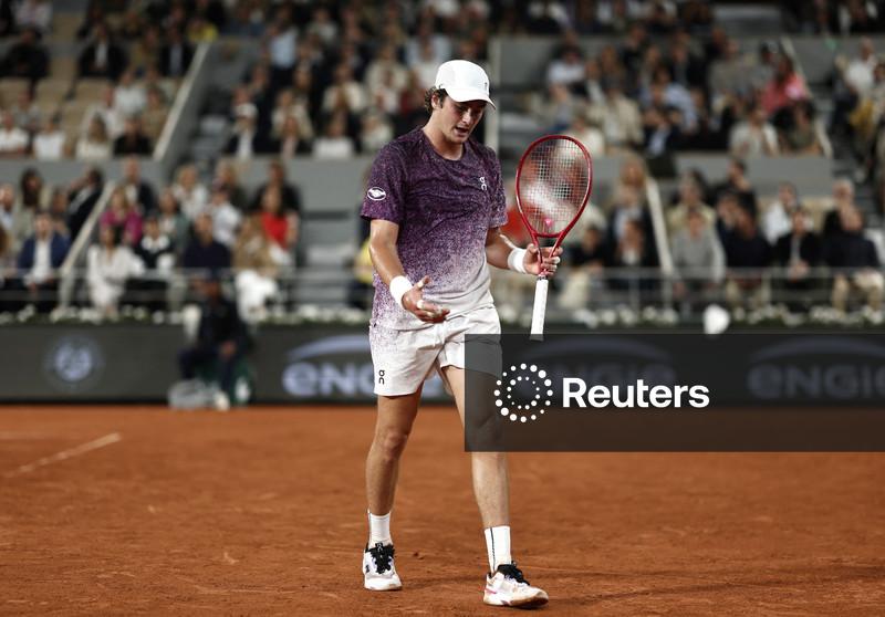 João Fonseca cai para Mensik nas quartas de Roland Garros