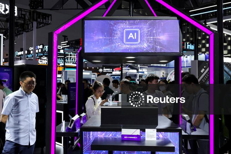 China prepara plano de US$295 bi para financiar implantação de IA em todo o país, diz Bloomberg