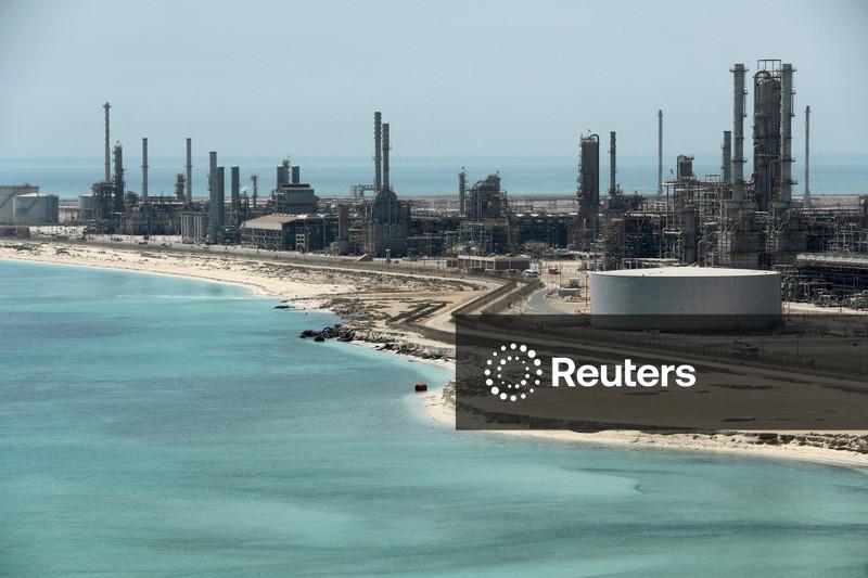 Produtores do Oriente Médio seguem com embarques de petróleo e GNL, apesar dos ataques a navios
