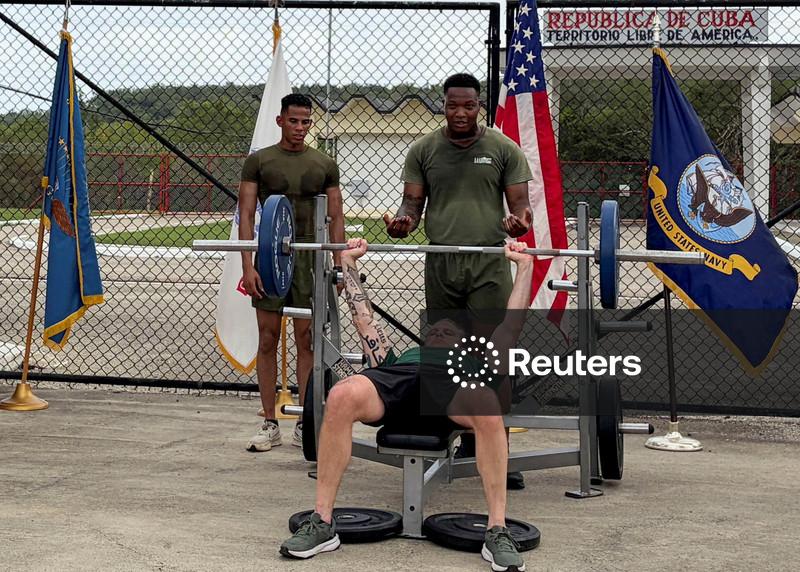 Secretário de Defesa dos EUA adverte Cuba de que compra de armas pode levar a confronto