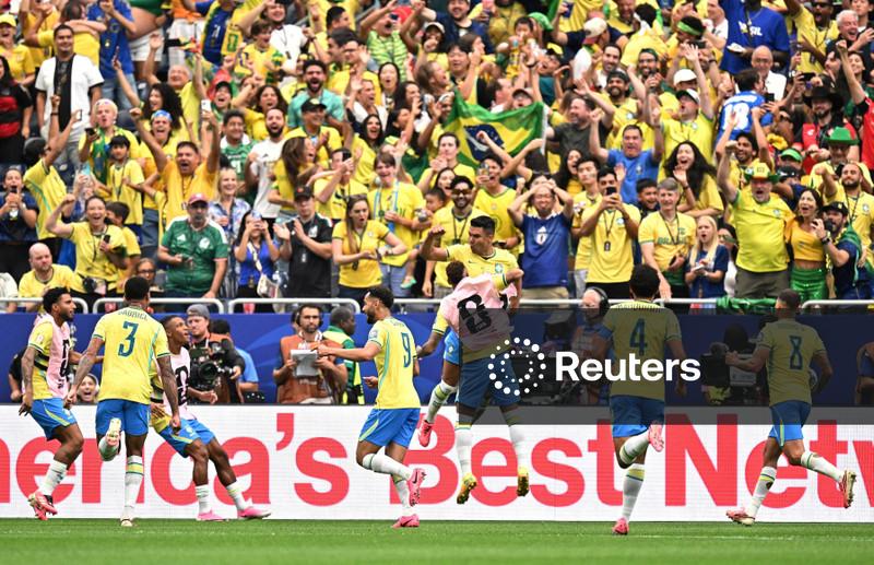 Brasil vence Japão por 2 x 1 de virada e avança para oitavas da Copa