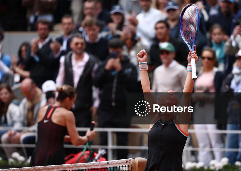 Russa Shnaider elimina Sabalenka e vai às semifinais em Roland Garros