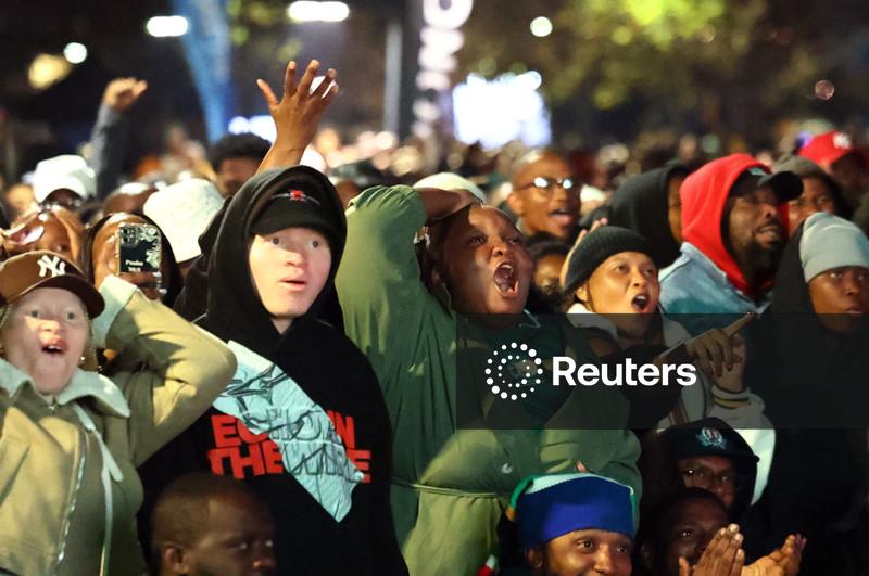 Sul-africanos tomam as ruas de pijama para comemorar feito na Copa do Mundo