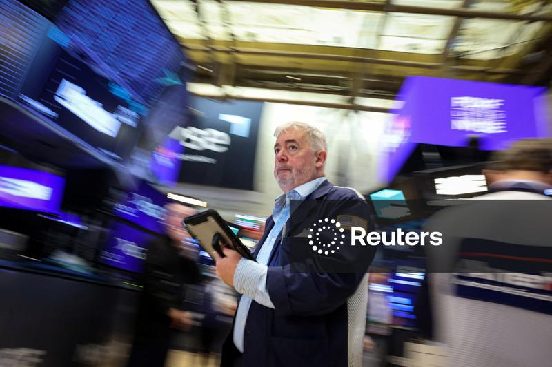 Wall St fecha em leve alta, com impulso de tecnologia e esperanças de paz entre EUA e Irã