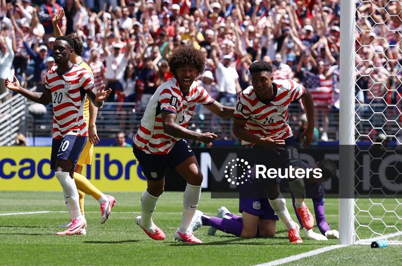 EUA se classificam ao mata-mata da Copa do Mundo com vitória contundente sobre a Austrália