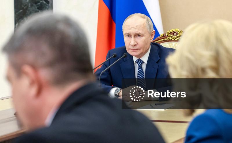 Putin diz que cessar-fogo não é necessário para negociações de paz na Ucrânia