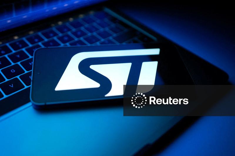 STMicro eleva metas de receita de data center, ações atingem maior alta em 25 anos