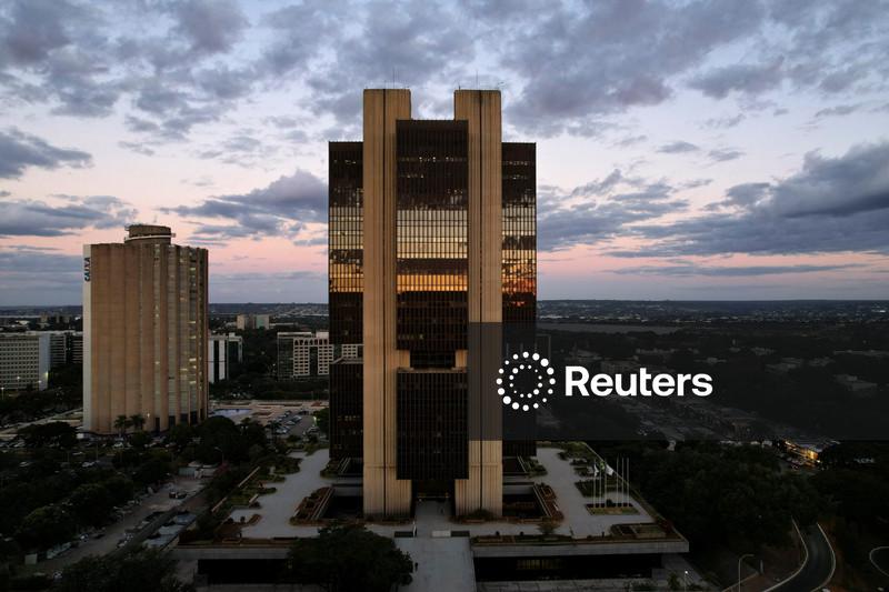 BC vende US$1 bilhão à vista e US$1 bilhão em swap cambial reverso