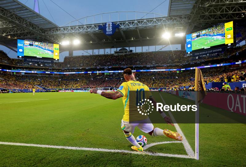 Neymar chora no vestiário após retorno à seleção brasileira