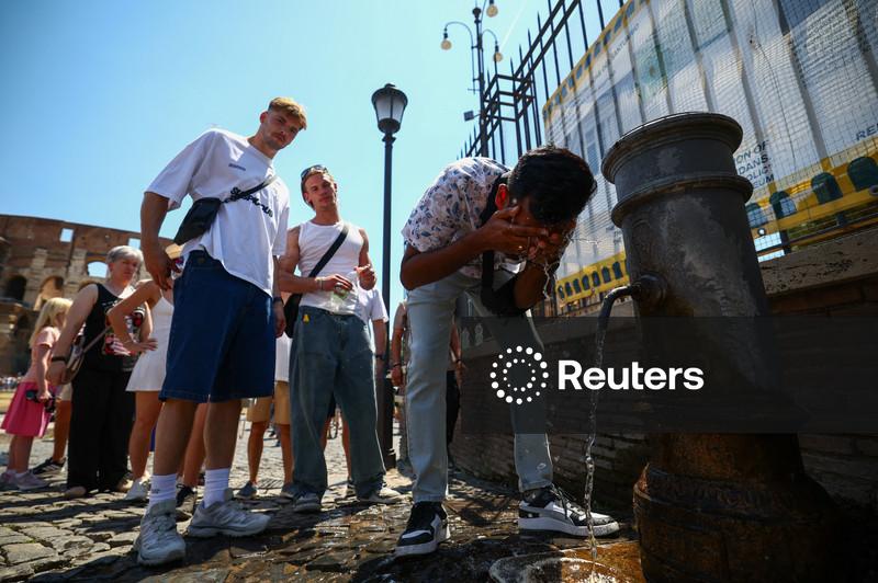 Europa sofre com onda de calor, e França restringe consumo de álcool