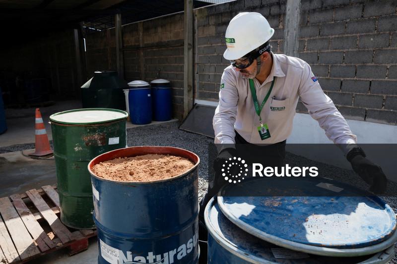 Em aposta no Brasil, UE se diferencia ao estimular refino local de minerais críticos, diz comissário