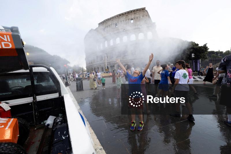Europa em alerta máximo à medida que onda de calor mortal se espalha