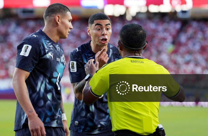Futuro de jogador do Paraguai na Copa do Mundo é incerto após expulsão inédita