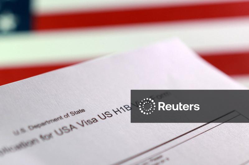Taxa de US$100 mil para visto H-1B imposta por Trump é ilegal, decide Justiça dos EUA