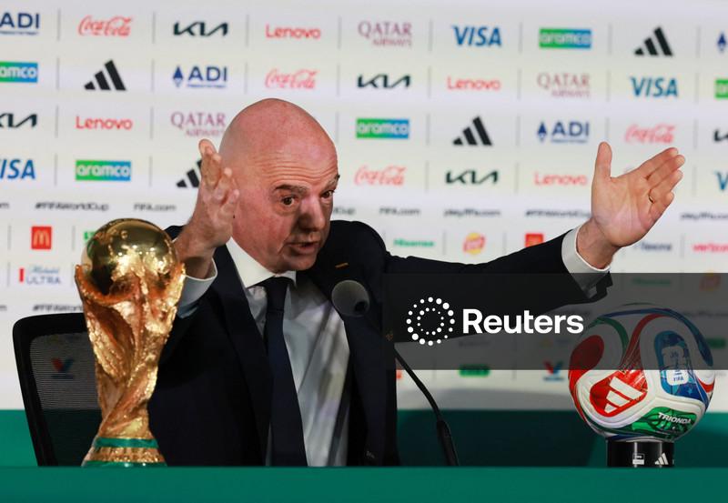 Presidente da Fifa defende gestão de vistos e preços dos ingressos da Copa do Mundo