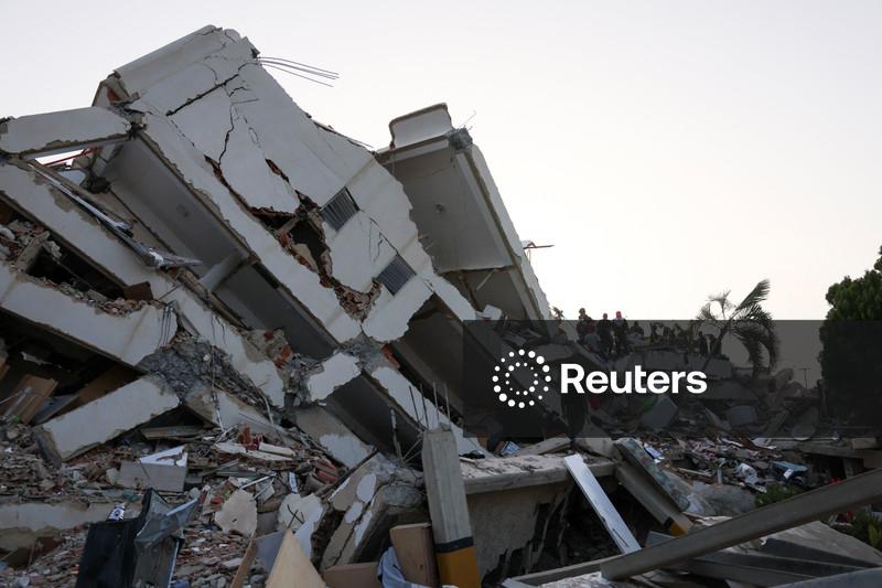 Venezuela recebe 1.600 socorristas estrangeiros na busca urgente por sobreviventes do terremoto