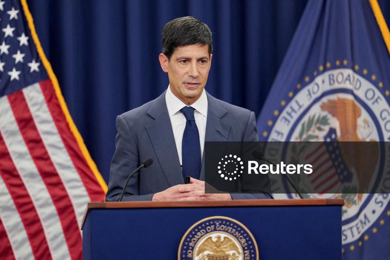Warsh traz abordagem minimalista ao Fed em um mundo complexo e ávido por informações