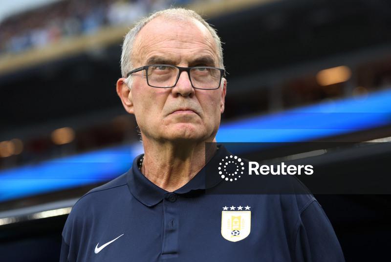 “Não sou modelo”, diz Bielsa, em defesa de pose pouco ortodoxa em foto