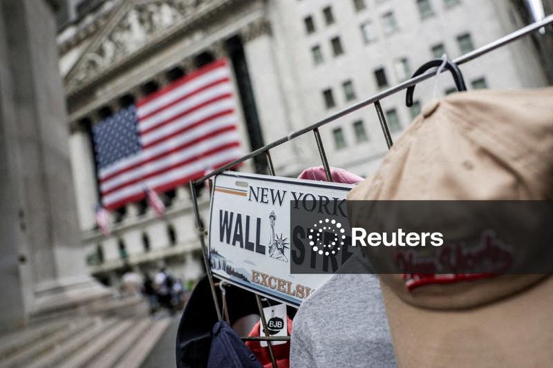 Wall Street recua com preocupações com os gastos em IA e petróleo a US$100
