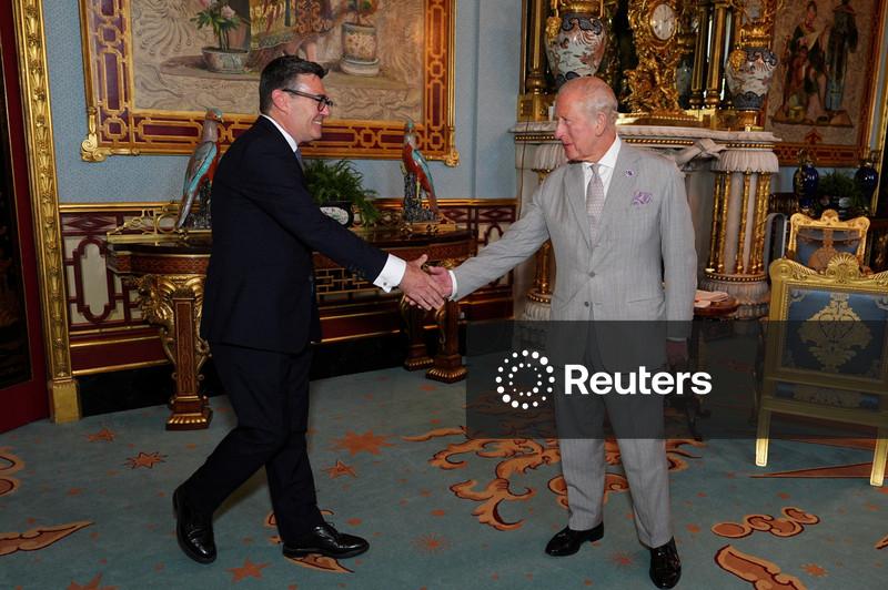 Novo premiê britânico dá garantias a Trump sobre defesa e Oriente Médio
