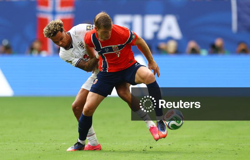 Atacante Sorloth é alvo de ataques na internet após eliminação da Noruega na Copa do Mundo