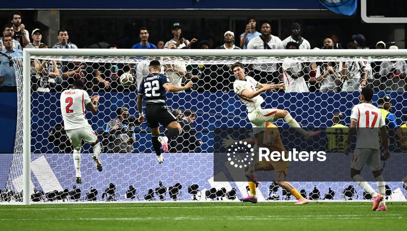 Argentina vence a Inglaterra e garante vaga na final da Copa contra a Espanha