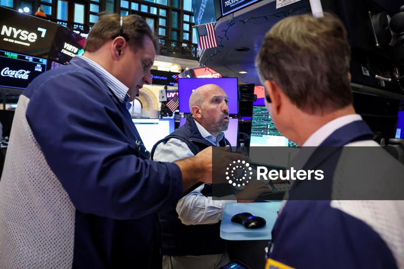 Wall Street abre em alta com recuperação de chips e foco em balanços