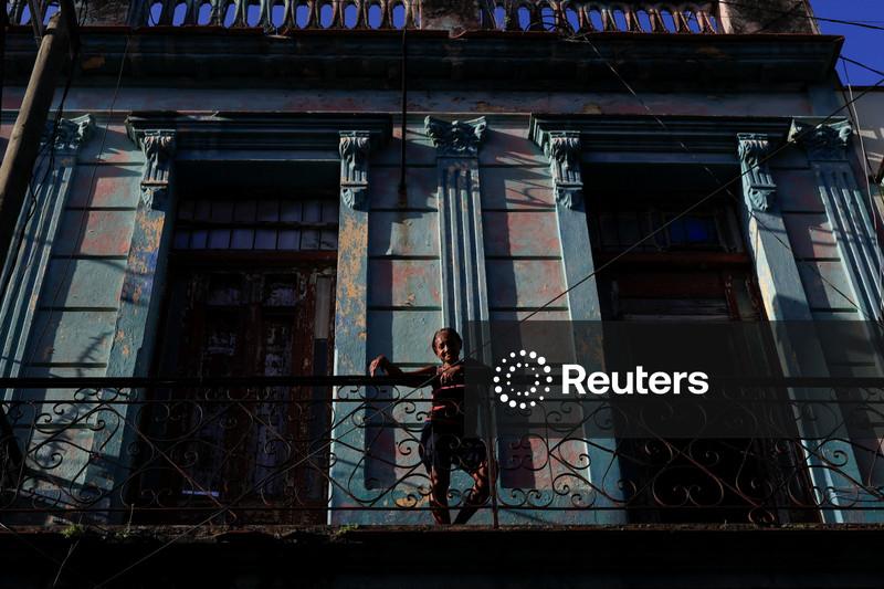Cuba restabelece rede elétrica, mas cortes de energia continuam em meio ao bloqueio de combustível imposto pelos EUA