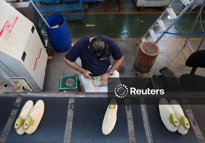Nova tarifa de 25% dos EUA entra em vigor e afeta bilhões de dólares em exportações brasileiras