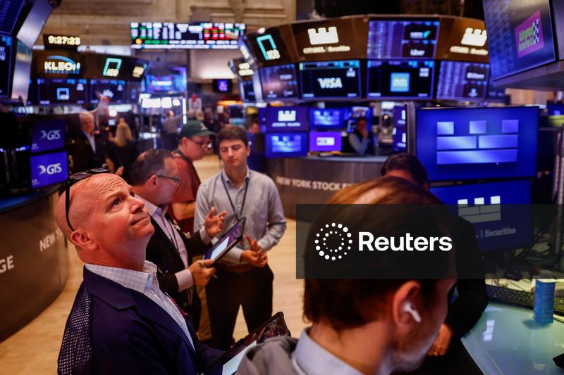 Nasdaq cai na abertura após iniciativa da DeepSeek sobre chips de IA abalar mercados