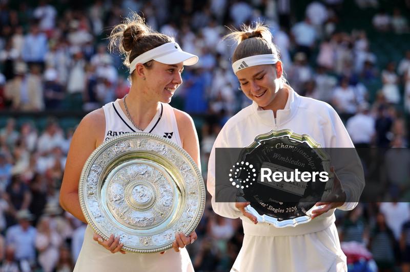 Noskova supera nervosismo e derrota Muchova na final de Wimbledon