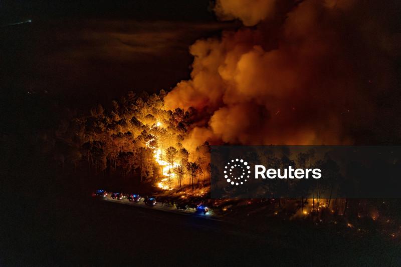 França e Espanha lutam para conter incêndios florestais enquanto temperaturas voltam a subir