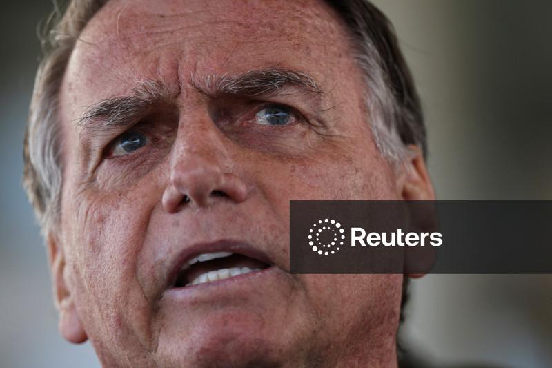 PF faz busca na casa de Bolsonaro à procura de armas, mas não encontra nada, diz advogado