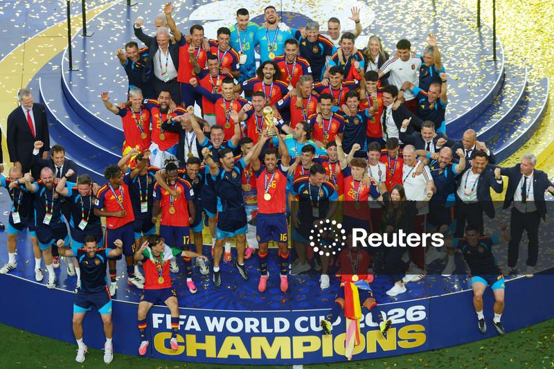 Adoração dos espanhóis pela bola traz a glória da Copa do Mundo e une toda a nação